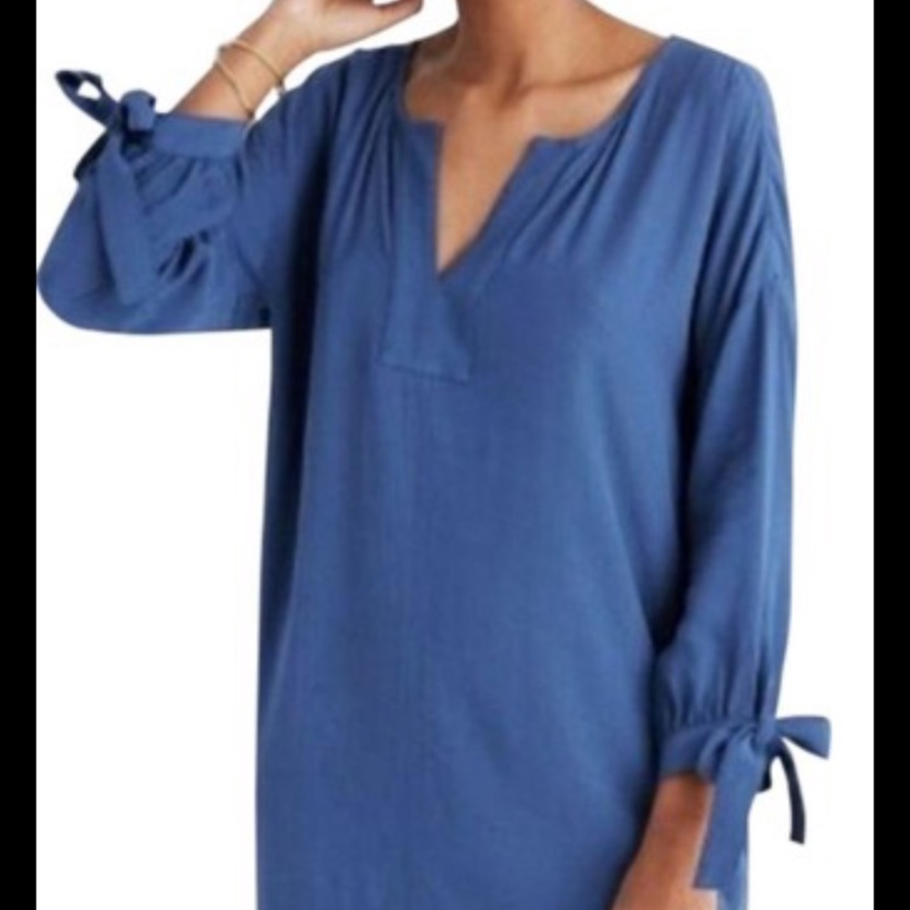Madewell long sleeve dress with easy draping. Ties at end of sleeves.